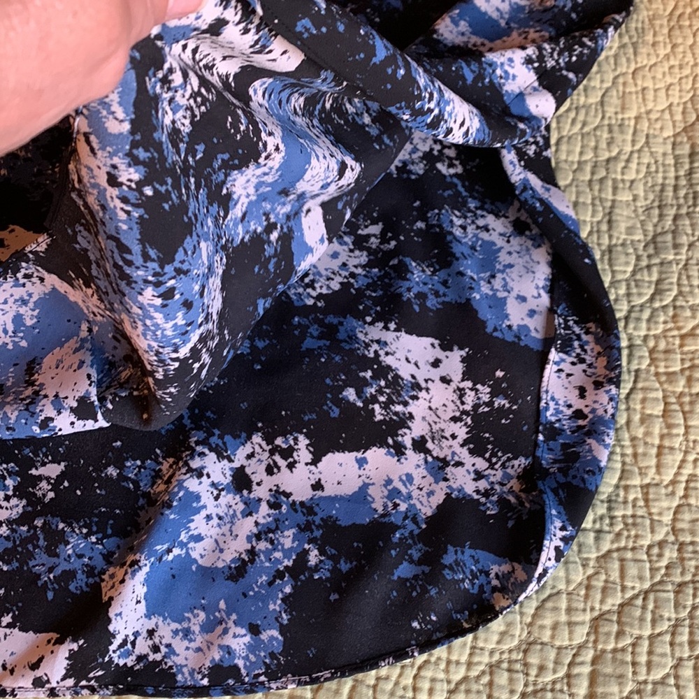 Vince Camuto Black, Blue, White Sleeveless Blouse Size Small - Picture 9 of 11